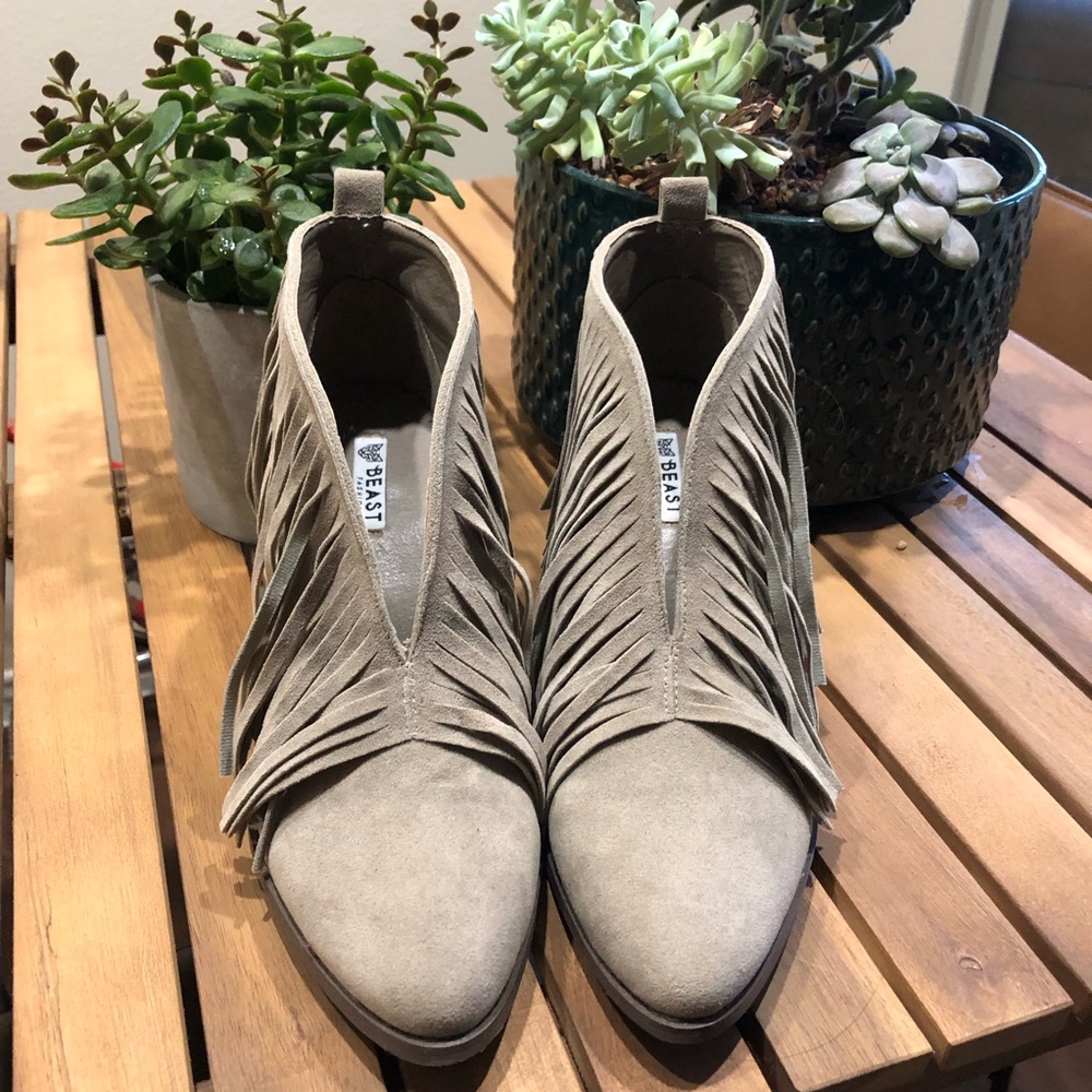 NWOT Fringe Booties